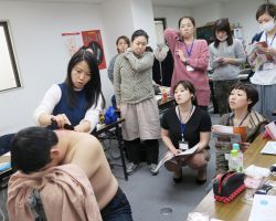 背中かっさのお手本中